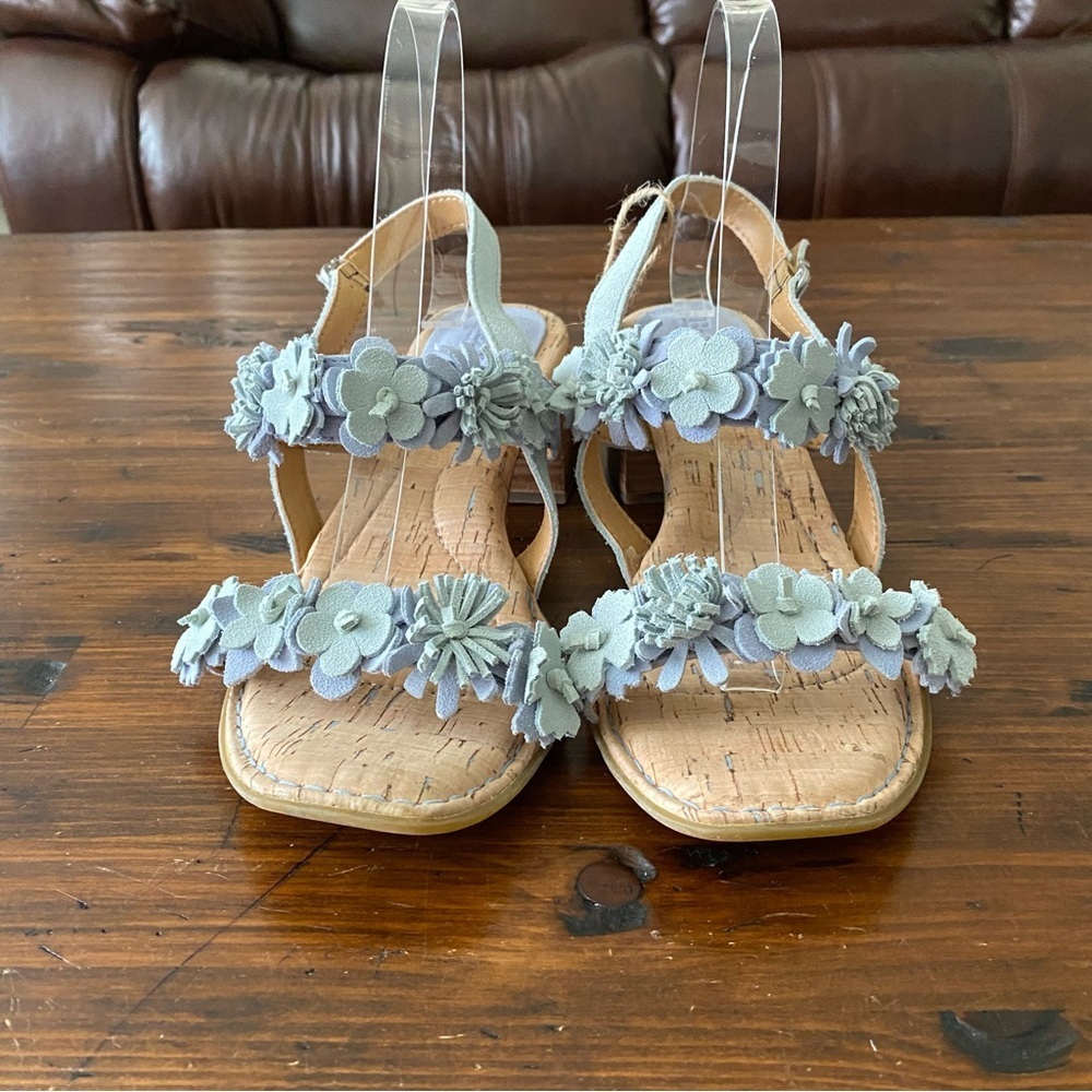 Born Springs Square Toe Sandal Light Blue 3D Floral Leather Block Heel Size 9 - Picture 3 of 11